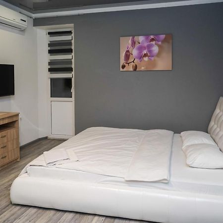 Cozy Apartment In A New Building Close To The Downtown Kiev Bagian luar foto