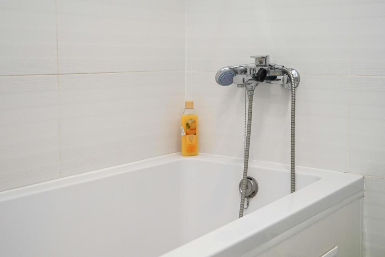 Cozy Apartment In A New Building Close To The Downtown Kiev Bagian luar foto